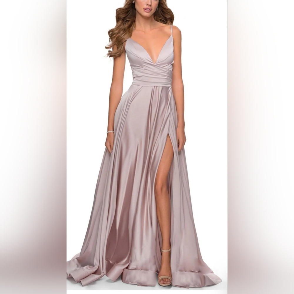 Women's La Femme sleeveless Gown Mauve